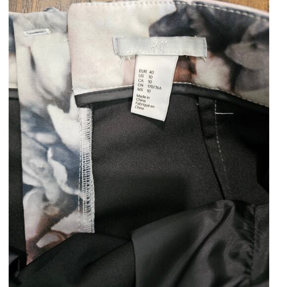 H&M Skirt Floral Size 10 Gray Blue- Great Condition - Picture 3 of 3